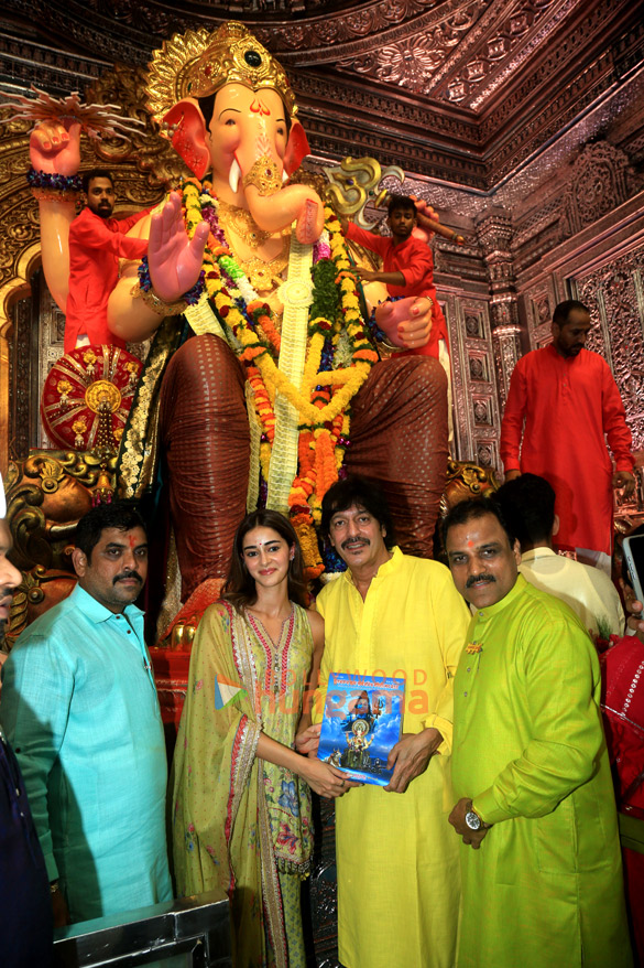 photos sanjay dutt ananya panday chunky panday and others snapped at lalbaugcha raja 8