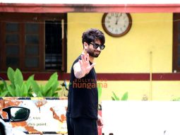 Photos: Shahid Kapoor spotted outside the gym in Bandra