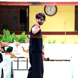 Photos: Shahid Kapoor spotted outside the gym in Bandra