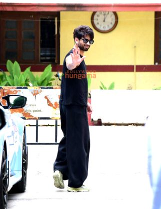 Photos: Shahid Kapoor spotted outside the gym in Bandra