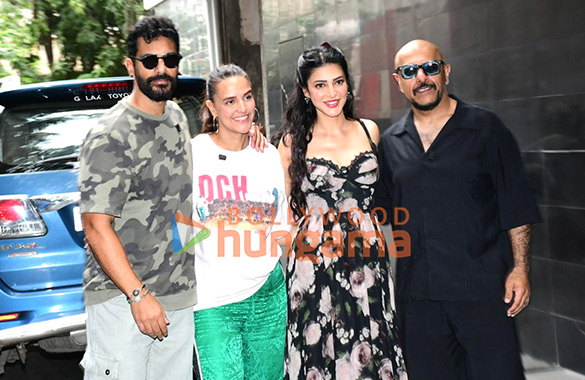 Photos: Shruti Haasan, Vishal Dadlani, Neha Dhupia and Angad Bedi snapped shooting for Double Date Photos: Shruti Haasan, Vishal Dadlani, Neha Dhupia and Angad Bedi snapped shooting for Double Date
