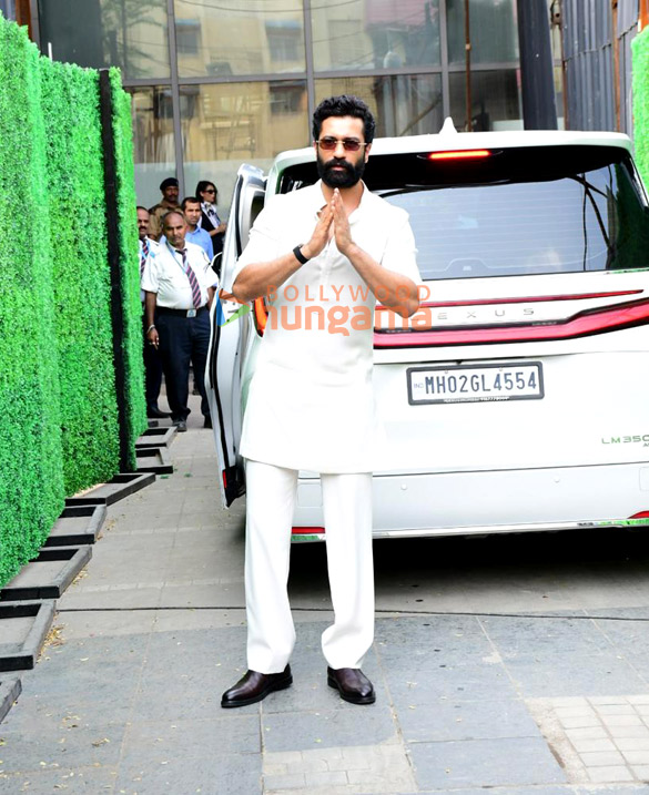 photos vicky kaushal snapped in bandra 1 5