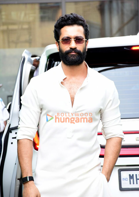 Photos: Vicky Kaushal snapped in Bandra Photos: Vicky Kaushal snapped in Bandra