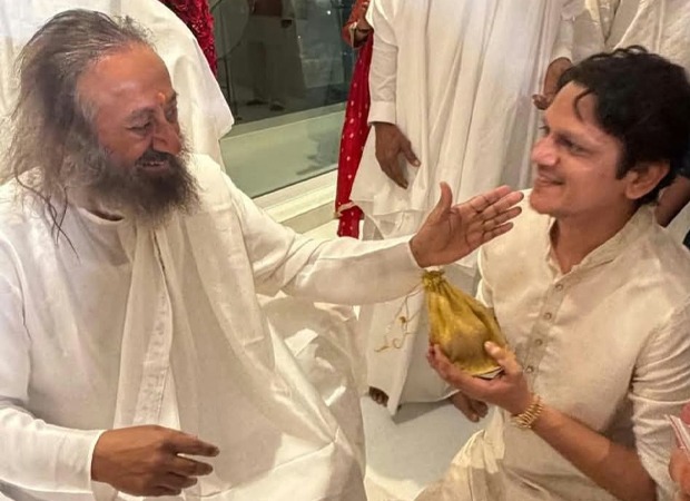Vijay Varma seeks Sri Sri Ravi Shankar’s blessings before starting something new : Bollywood News Vijay Varma seeks Sri Sri Ravi Shankar’s blessings before starting something new : Bollywood News