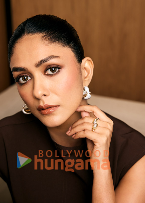 mrunal thakur 8 33