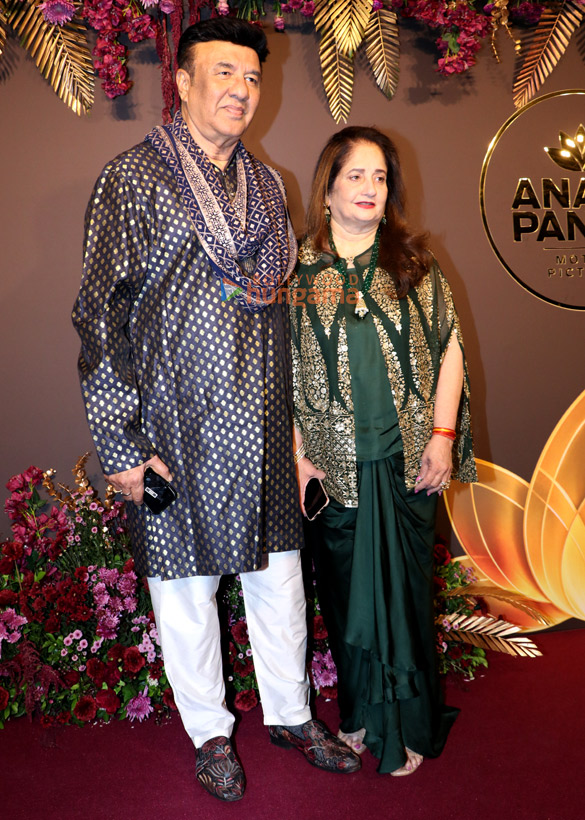 photos ajay devgn jeetendra manoj bajpayee and other celebrities attend anand pandits diwali party 22