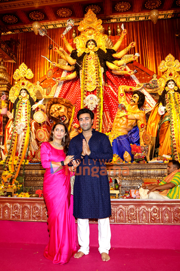 photos kajol bipasha basu mouni roy tanishaa mukerji and others snapped at 80th north bombay sarbojanin durga puja 8