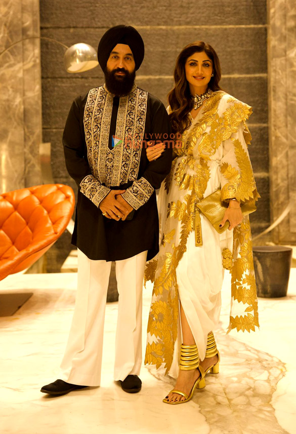 photos karan johar bhushan kumar sara ali khan and others were snapped at ayushmann khurrana and tahira kashyaps diwali festivities 6