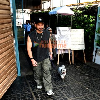 Photos: Kunal Kemmu, Soha Ali Khan and Sharmila Tagore snapped outside a cafe in Bandra