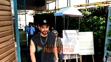 Photos: Kunal Kemmu, Soha Ali Khan and Sharmila Tagore snapped outside a cafe in Bandra