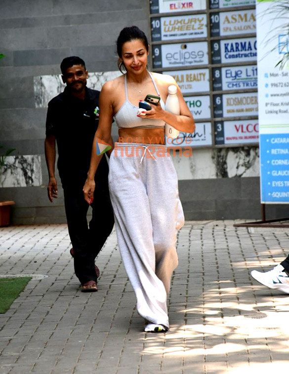 photos malaika arora snapped outside a gym in santacruz 2 2