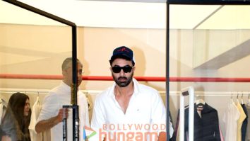 Photos: Ranbir Kapoor snapped outside a store in Bandra