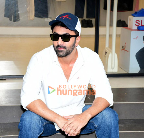 photos ranbir kapoor snapped outside a store in bandra 3