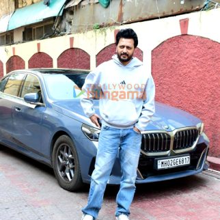 Photos: Riteish Deshmukh spotted a clinic in Bandra