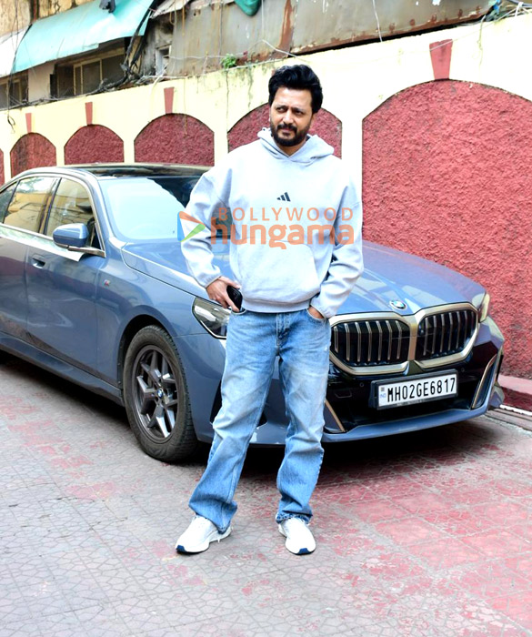 photos riteish deshmukh spotted a clinic in bandra 3
