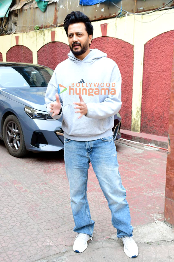 photos riteish deshmukh spotted a clinic in bandra 4