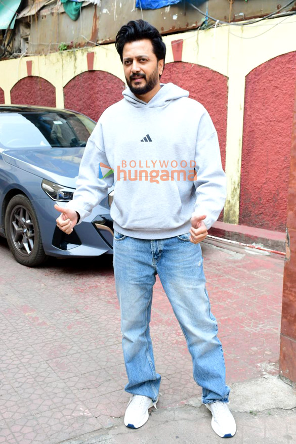 photos riteish deshmukh spotted a clinic in bandra 6