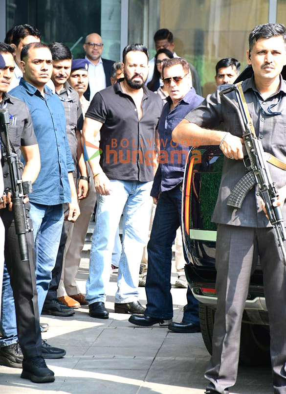 photos salman khan spotted at kalini airport 1