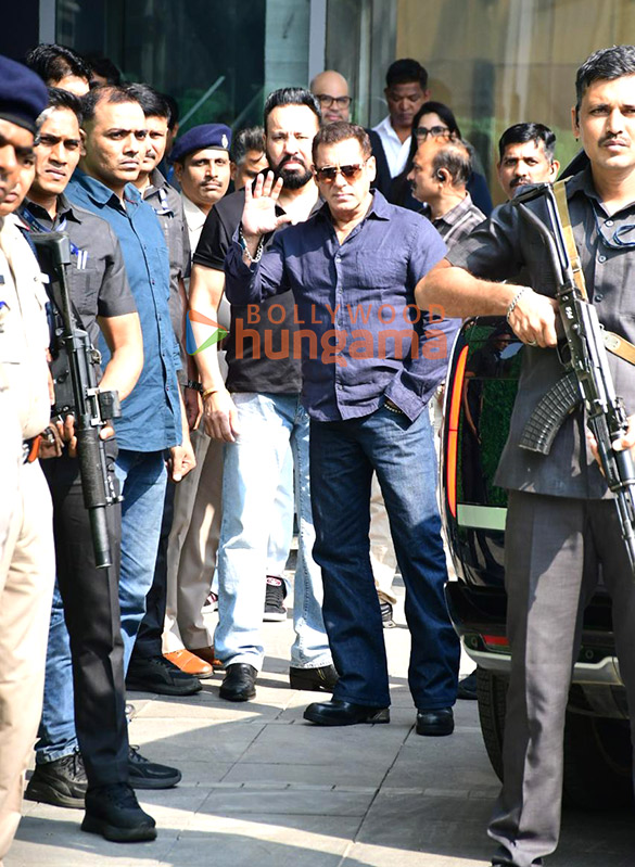 Photos: Salman Khan spotted at Kalini airport