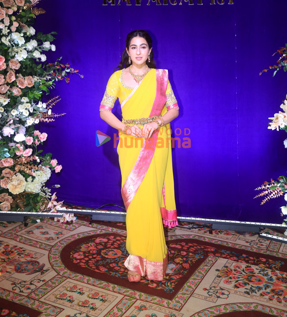 photos sara ali khan saif ali khan bobby deol malaika arora and others snapped at kalyan jewellers navratri celebrations 12