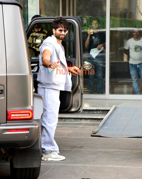 photos shahid kapoor malaika arora ap dhillon and malavika mohanan snapped at kalina airport 4