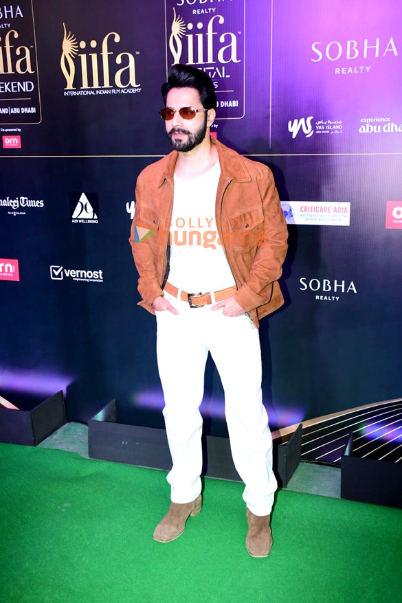 photos shahid kapoor and varun dhawan snapped at iifa digital awards press conference 3