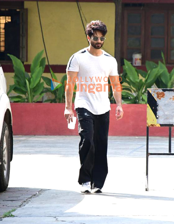 photos shahid kapoor snapped outside a gym in bandra 4 2