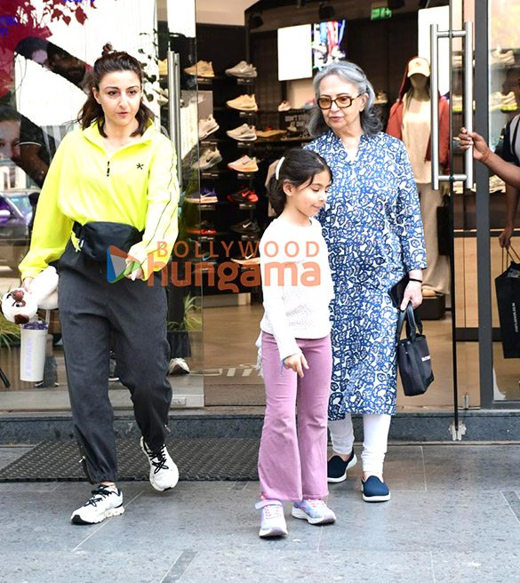 photos soha ali khan and sharmila tagore spotted at clinic in bandra 1