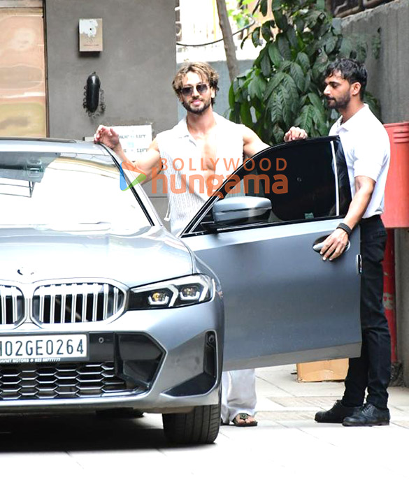 photos tiger shroff snapped outside a gym in bandra 1