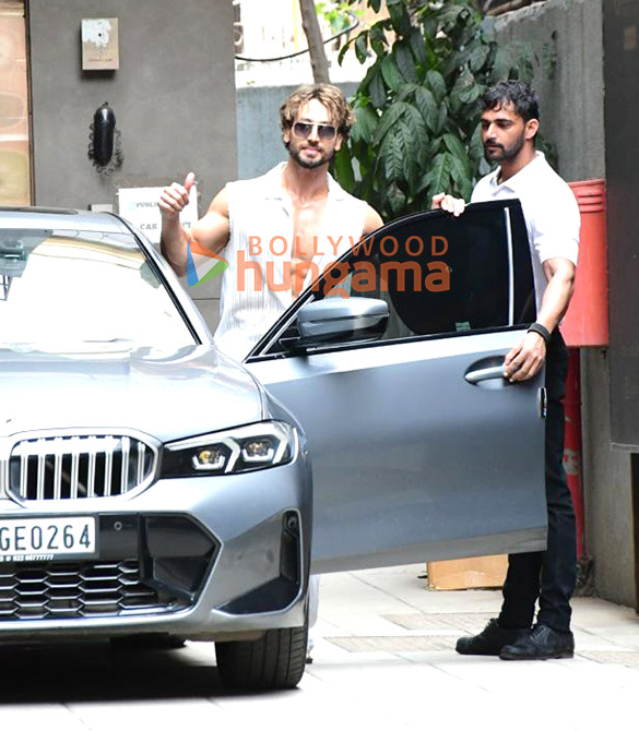 photos tiger shroff snapped outside a gym in bandra 2
