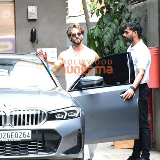 Photos: Tiger Shroff snapped outside a gym in Bandra